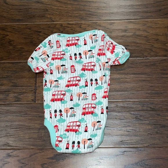 🚗Little Red Bus Onesie Unisex 6/12 Months - Picture 2 of 2